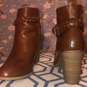Women’s Heeled Booties 12W